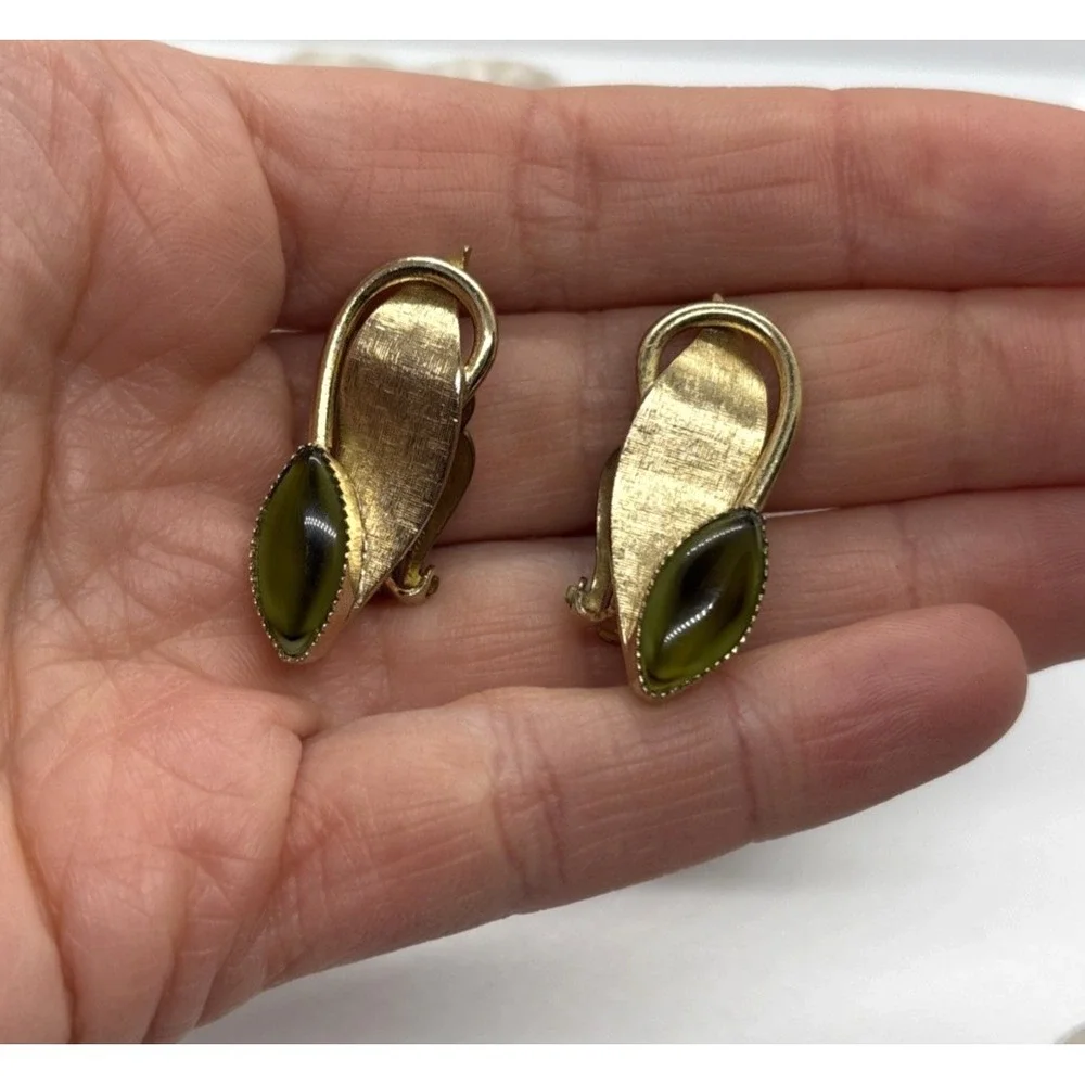 Vtg Whiting &‎ Davis Moss Green Givre Navette Gold Tone Leaf Clip Earrings 60s
